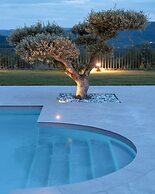 Faboulous Holiday Home With Private Pool