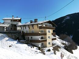 Attractive Apartment With Terrace