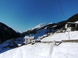 Attractive Apartment With Terrace