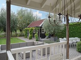 Zeeland Retreat; Sauna and Seaside Charm