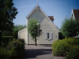 Zeeland Retreat; Sauna and Seaside Charm