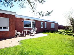 Bungalow With sun Terrace in Dornumersiel