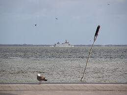 Bungalow With sun Terrace in Dornumersiel