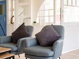 Beautiful Villa With Garden