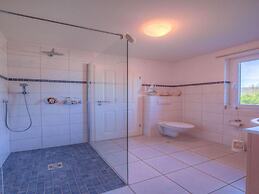 Ferienhaus mit Grosser Terrasse