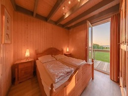 Ferienhaus mit Terrasse und Balkon