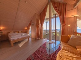 Ferienhaus mit Terrasse und Balkon