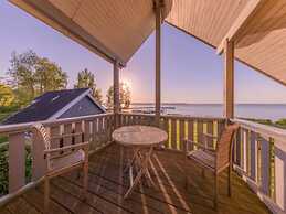 Ferienhaus mit Terrasse und Balkon
