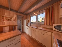 Ferienhaus mit Terrasse und Balkon