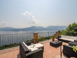 Oggebbio Getaway With Views