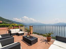 Oggebbio Getaway With Views