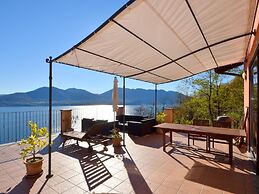 Oggebbio Getaway With Views