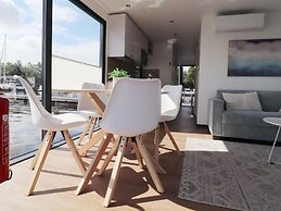 Spend the Night on the Water in Lemmer