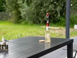 Rural House in a Park Near Molenschot