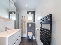 Rural House in a Park Near Molenschot