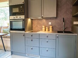 Opulent Dock Cottage by Belvilla