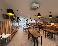 Opulent Dock Cottage by Belvilla