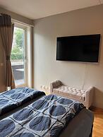 Room in Apartment - Waterfront Suite Super Kingbed With Terrace And TV