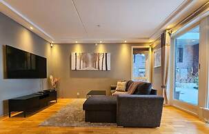 Room in Apartment - Waterfront Suite Super Kingbed With Terrace And TV