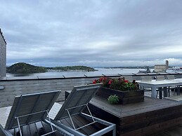 Stylish Seaview 4 Beds Central Apartment Sorenga