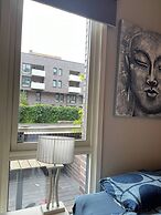 Room in Apartment - Waterfront Central Hotel Vibe Room King Size Bed