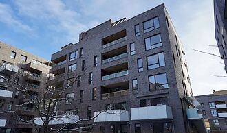 Room in Apartment - Waterfront Central Hotel Vibe Room King Size Bed