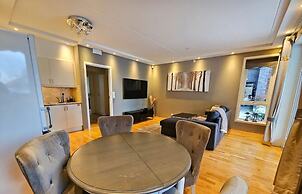 Room in Apartment - Waterfront Central Hotel Vibe Room King Size Bed