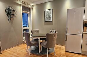 Room in Apartment - Waterfront Central Hotel Vibe Room King Size Bed