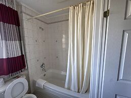 Colonial House Motor Inn