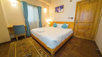 Lalit Service Apartment