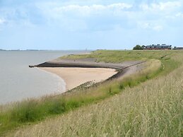 Oyster Coast: Sauna and Family Charm