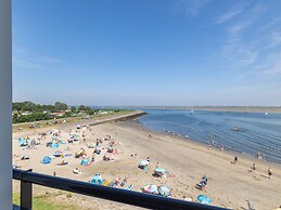 Cosy Apartment With sea View
