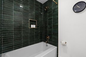 Modern 4BR House 10mins to Downtown