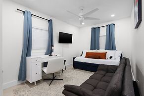 Modern 4BR House 10mins to Downtown