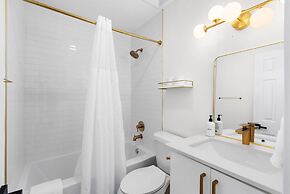 Modern 4BR House 10mins to Downtown