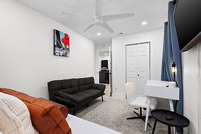 Modern 4BR House 10mins to Downtown