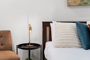 Modern 4BR House 10mins to Downtown