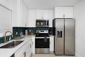 Modern 4BR House 10mins to Downtown