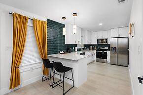 Modern 4BR House 10mins to Downtown