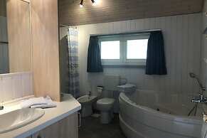 Ferienhaus mit Terrasse und Balkon