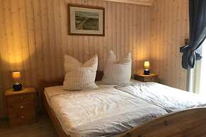 Ferienhaus mit Terrasse und Balkon