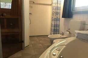 Ferienhaus mit Terrasse und Balkon