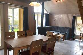 Ferienhaus mit Terrasse und Balkon