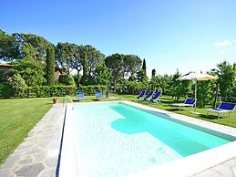Belvilla by OYO Balmy Villa in Cortona With Pool