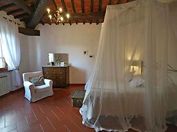 Belvilla by OYO Balmy Villa in Cortona With Pool