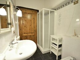 Belvilla by OYO Balmy Villa in Cortona With Pool