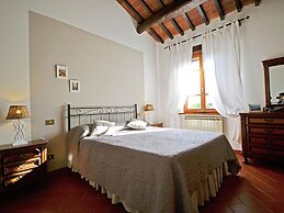 Belvilla by OYO Balmy Villa in Cortona With Pool