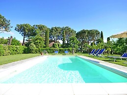 Belvilla by OYO Balmy Villa in Cortona With Pool