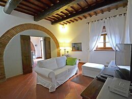 Belvilla by OYO Balmy Villa in Cortona With Pool