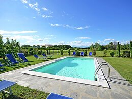 Belvilla by OYO Balmy Villa in Cortona With Pool